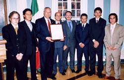 Colin Powell presents Doors to Diplomacy awards to Mexican team.
